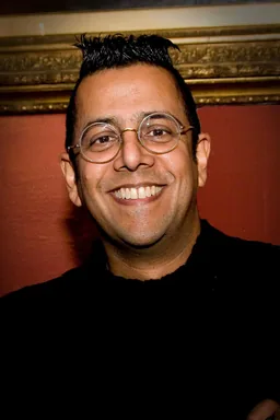 صورة سيمون سينغ